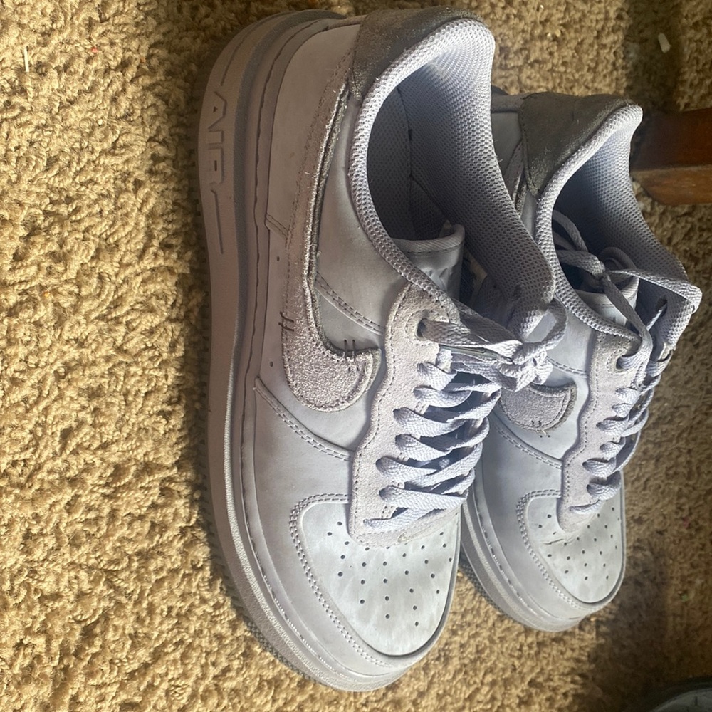 These are some air forces 1 good condition they are creased but they barely worn
